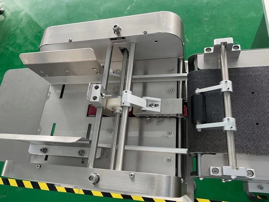 Automatic Paper Plastic Bag Labeling Machine for Bottles with Easy Maintenance Accuracy 1000-3000 BPH