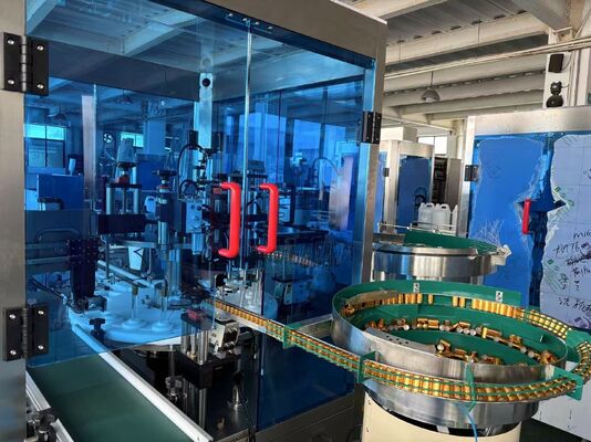 Mesin Pengisian Botol Parfum Presisi Crimping Label 1000-1800BPH Gear Pump